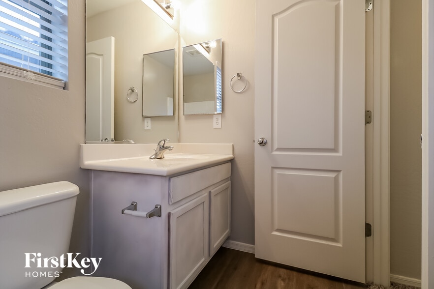 Building Photo - 3349 S 98th Ln