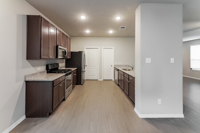 Building Photo - 25542 Valverdant Ct