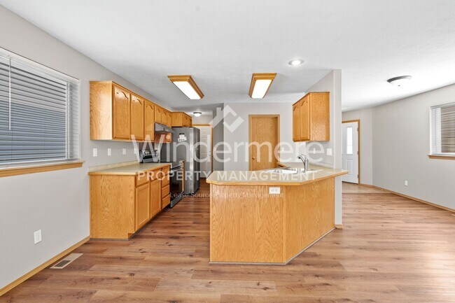 Building Photo - 3 Bedroom 2.5 Bath Home In Eagle Ridge