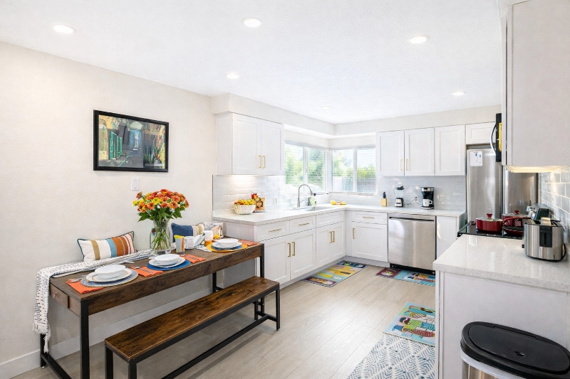 Building Photo - 5827 W Vista Ave