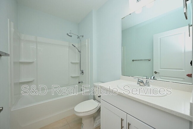 Building Photo - 2028 Rosewood Cir