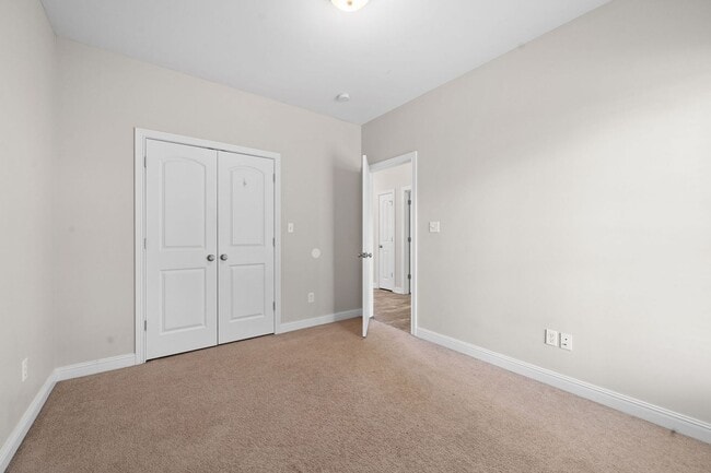 Building Photo - Cute Duplex in the Heart of Pembroke !!