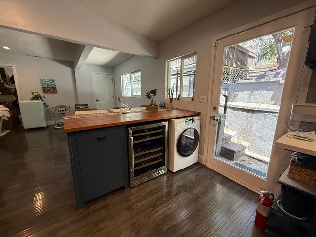 Building Photo - Now Leasing – 812 Merlin | $6,200/Month | ...