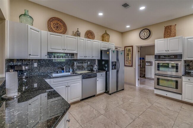 Building Photo - 6500 Sunset Way