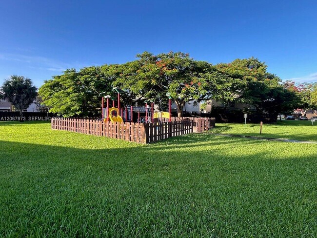 Building Photo - 15428 SW 50th Terrace