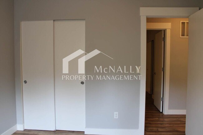 Building Photo - 7403 Larkspur Ct