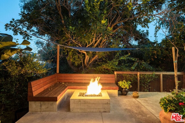 Building Photo - 1530 Elevado St