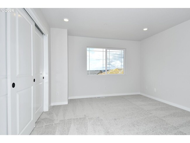 Building Photo - Brand New and Stunning!  Nice Amenities, 2...