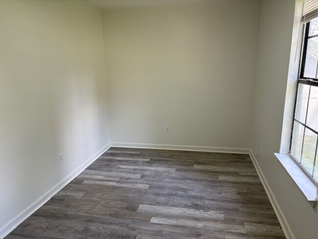 Building Photo - COMING SOON  LaVergne 3BR/1BA new floors, fresh paint, 1 acre lot