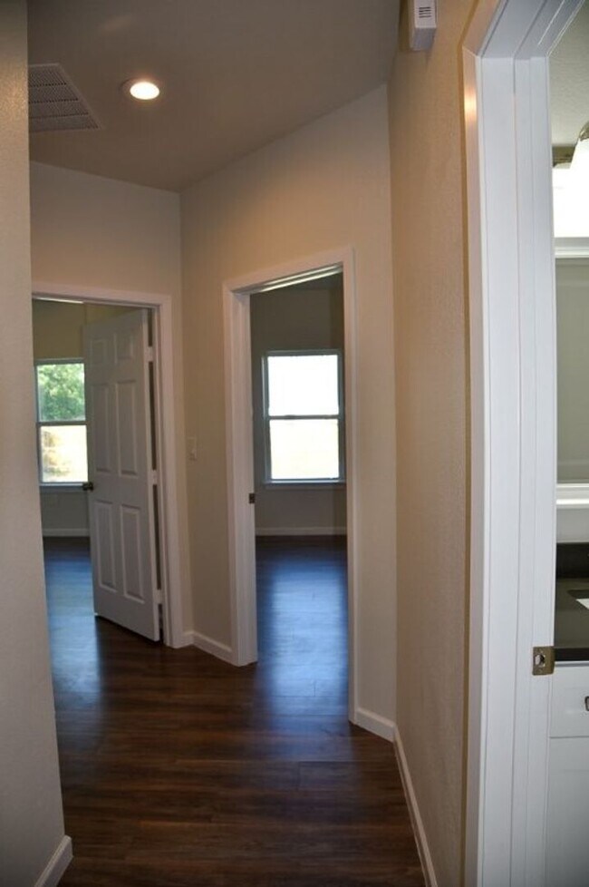 Building Photo - 3 bedroom 2 bath. Duplex Built in 2023