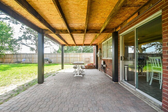 Building Photo - 7318 River Garden Dr