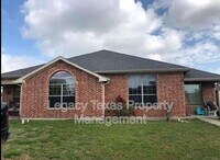 Building Photo - 115 Janis St