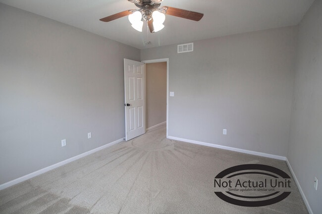 Building Photo - 5000 Derby Ridge Dr