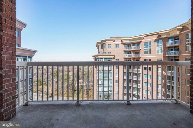 Building Photo - 3101 N Hampton Dr