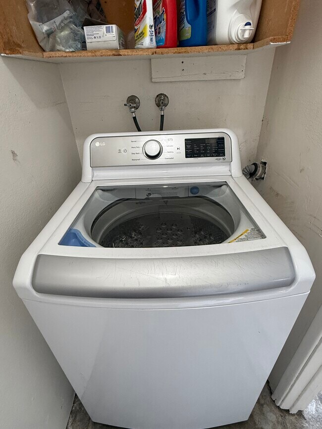 Building Photo - 837 Bard St