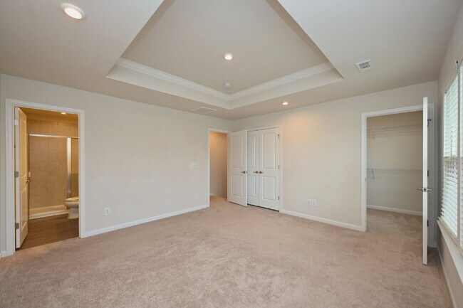 Building Photo - 633 Exmoor Dr