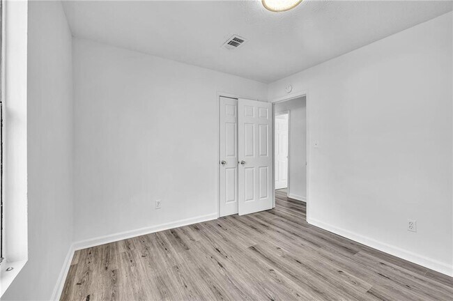 Building Photo - 3959 Wood Path Dr