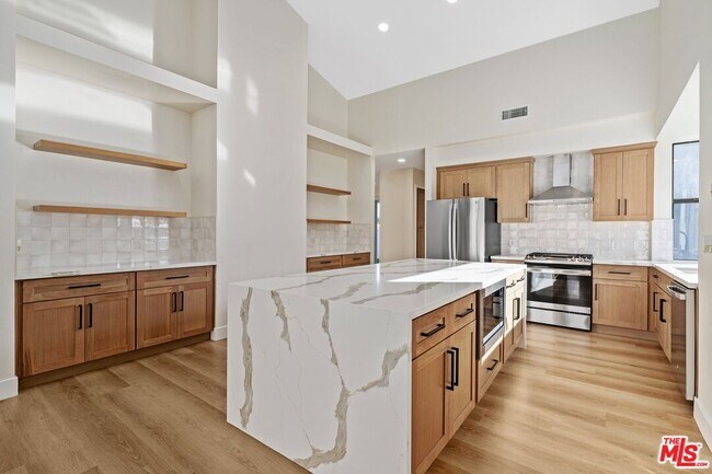 Building Photo - 70895 Ironwood Dr
