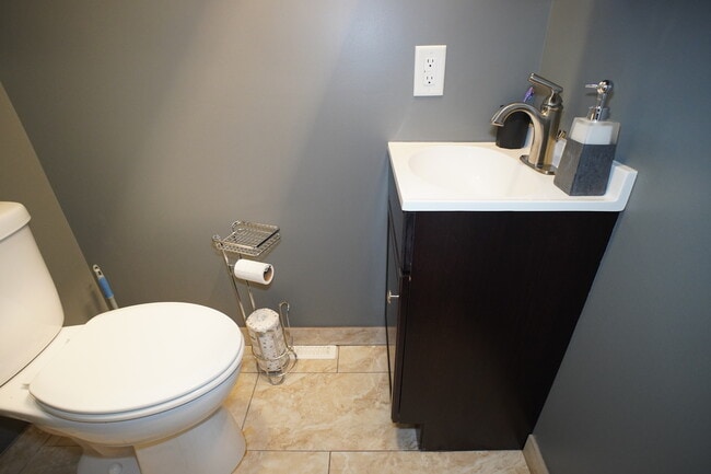 Building Photo - 6092 Cleveland St