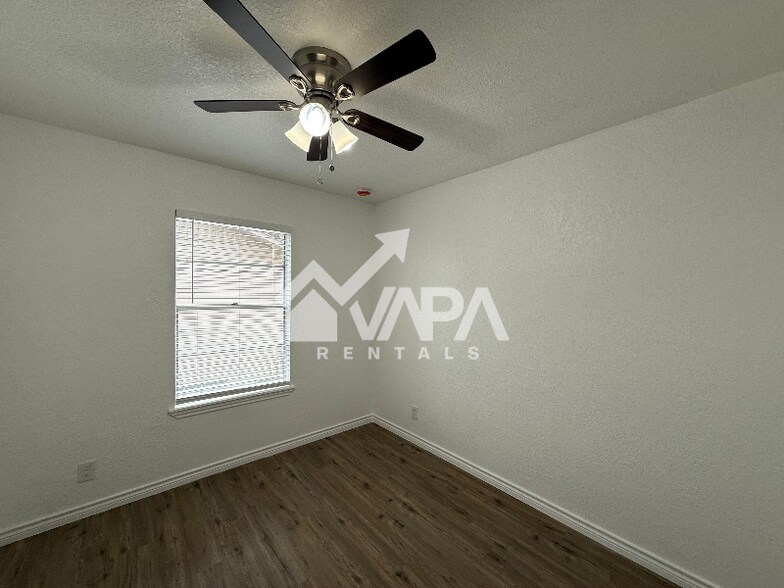 Building Photo - 7131 Rolling Hills Ln