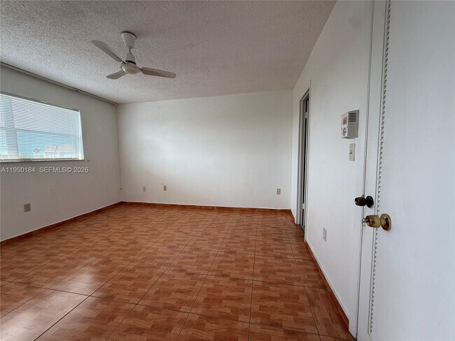 Building Photo - 8135 Sunrise Lakes Blvd