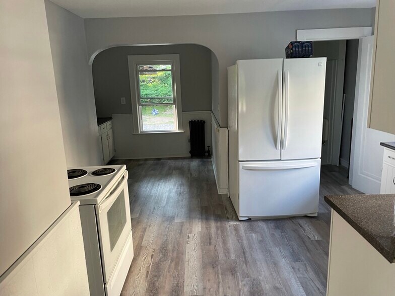 Building Photo - 600 Alden St