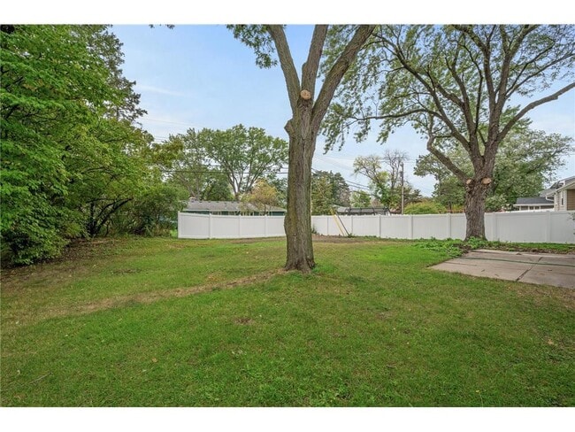 Building Photo - 4901 Larkspur Ln