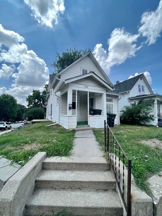 Primary Photo - 4201 Cuming St