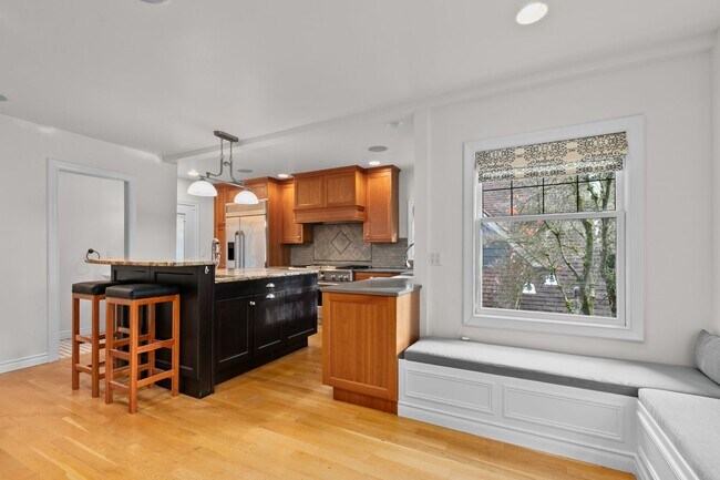 Building Photo - 4Bd/3Ba Seattle House