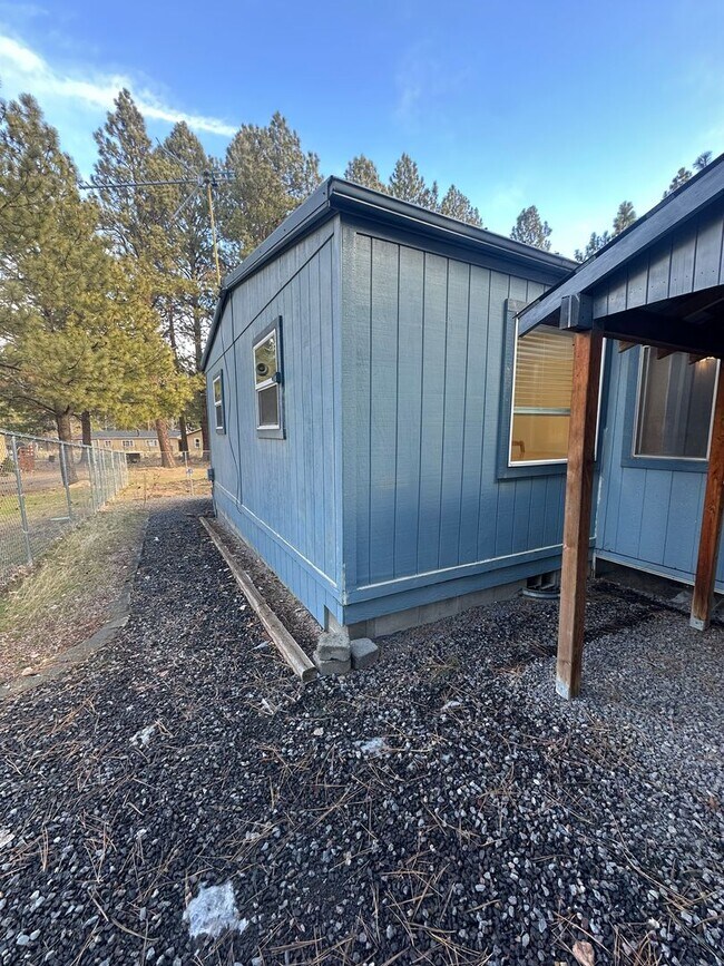 Building Photo - Completely Remodeled Home on 1 Acre in DRW