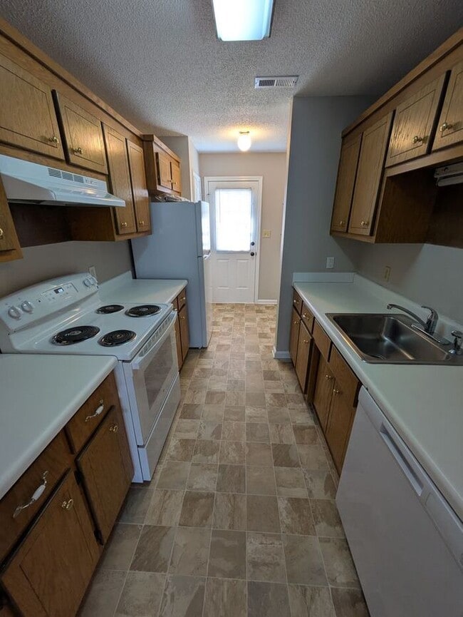 Building Photo - 2BD/2BA Unit at The Squires in Newton