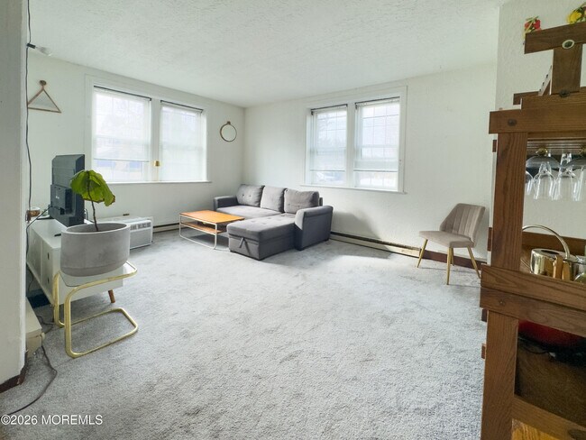 Building Photo - 19 Leroy Pl