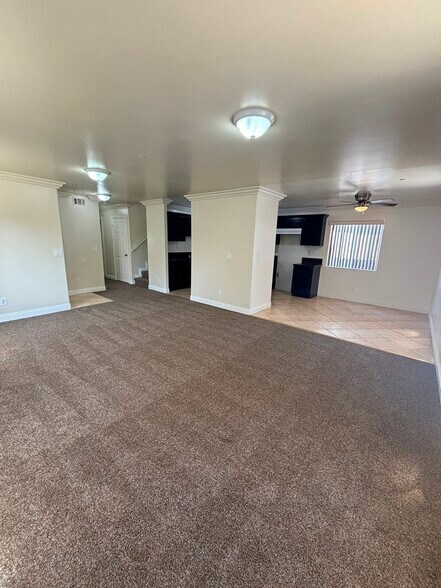 Building Photo - 204 W 78th St