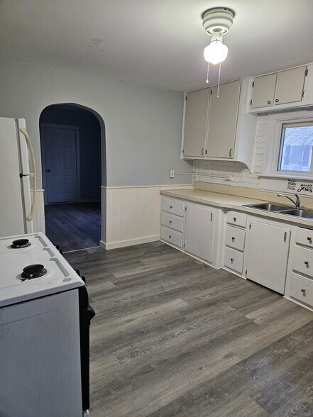 Building Photo - 315 W Thomas St