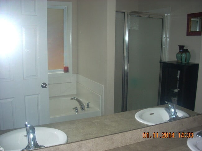 Building Photo - 25 Devonshire Dr