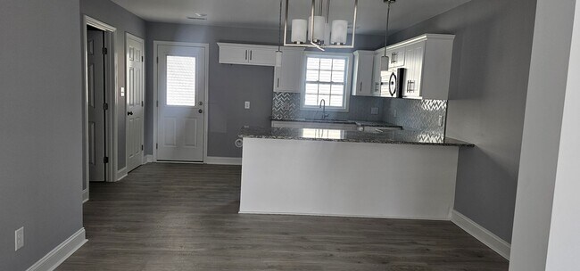 Building Photo - Newly Constructed 2 & 3 bedroom Cross Cree...