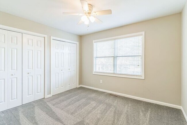 Building Photo - 48030 Mayflower Dr