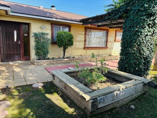 Building Photo - 3536 E Behymer Ave