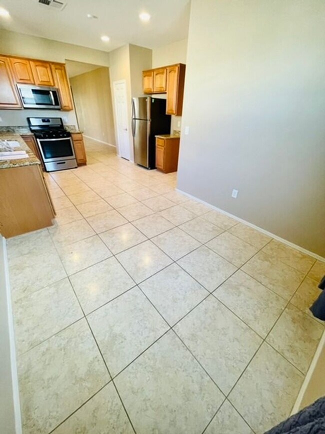 Building Photo - Beautiful Upgraded, single story home in a...