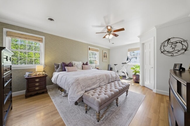 Building Photo - 1402 Trouville Ave