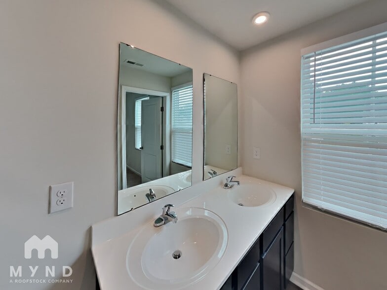Building Photo - 7013 Ludell Ln
