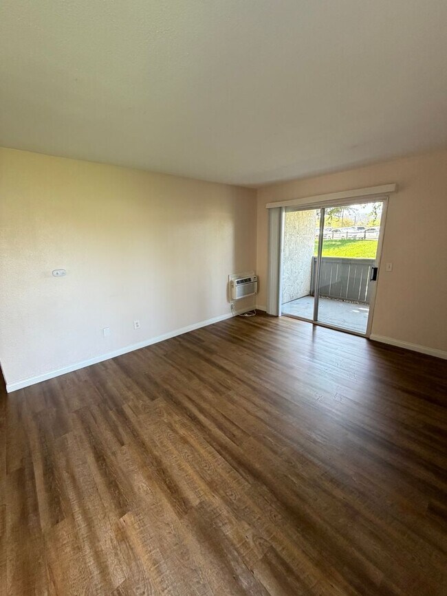 Building Photo - 2BR/1BA Lakeside ground floor condo with 1 car detached garage, 1 uncovered parking space & commu...