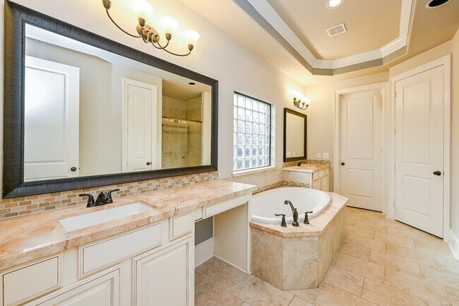 Building Photo - 30154 Southern Sky Dr