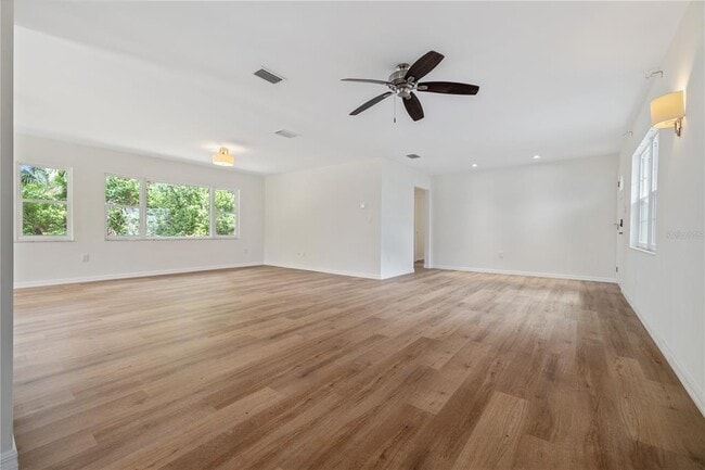 Building Photo - 8916 Memorial Hwy