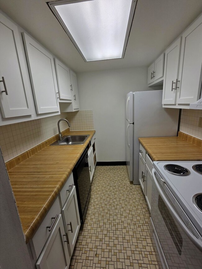 Interior Photo - 5th Ave Apartments