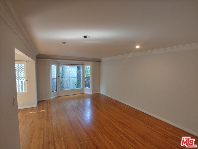 Building Photo - 9066 Shoreham Dr