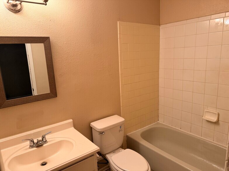 Building Photo - 5910 Lubbers Way