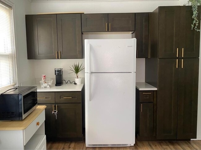 Building Photo - 787 Glen Rd