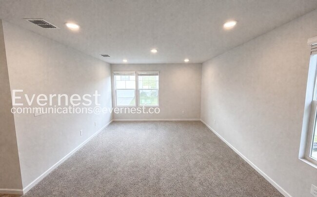 Building Photo - 4 Bed/3 Bath Home with Fenced Yard / Pet-Friendly / Coming Soon!