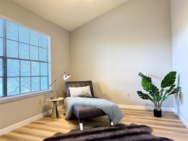 Building Photo - 7122 Wood Hollow Dr